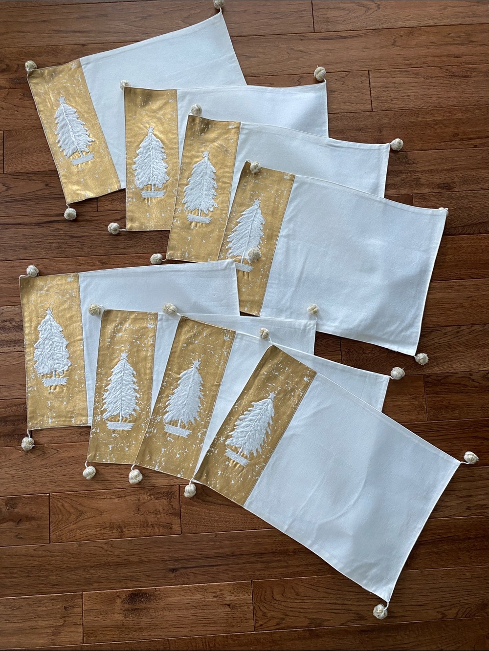 Gold & White Holiday Tree Table Place Settings Set - Pack of 8